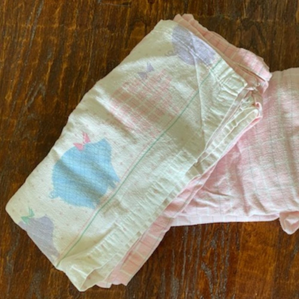 VINTAGE * Twin bed TOP & FITTED Pink Plaid FLANNEL SHEETS * PIGS on WHITE BORDER